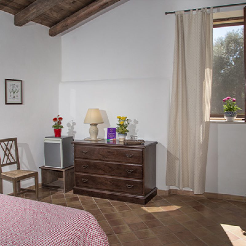 particolare-camera-matrimoniale-agriturismo-pozzo-di-mazza-siracusa