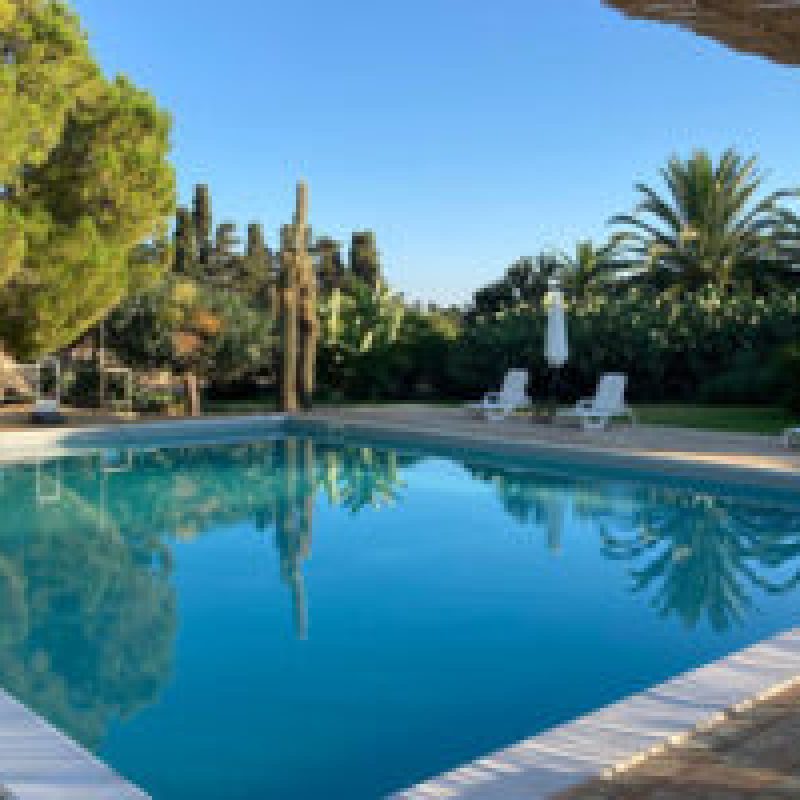 piscina-scoperta-agriturismo-pozzo-di-mazza-siracusa-300x200